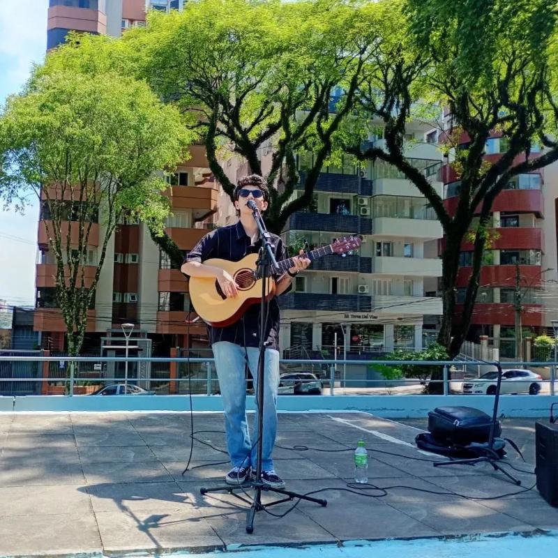 Cantora Jai Trivelin na Espaço Aberto