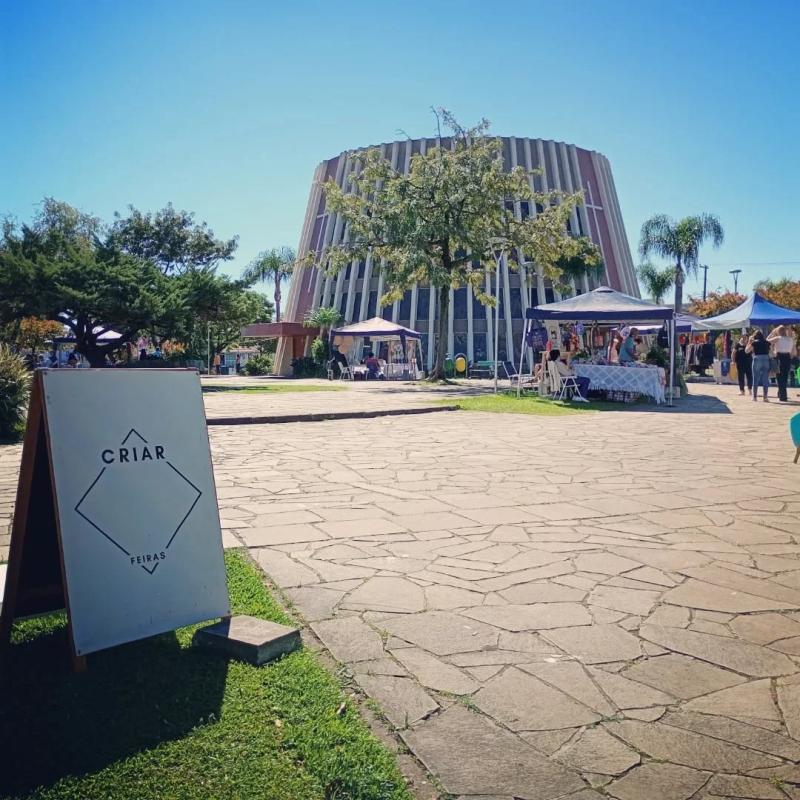 Domingo foi dia de Criar Feiras na Praça Achylles Mincarone.