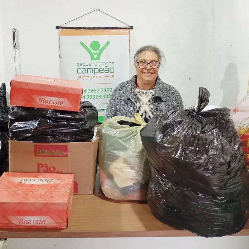 Roupas e Calçados sendo doados ao Pequeno Grande Campeão
